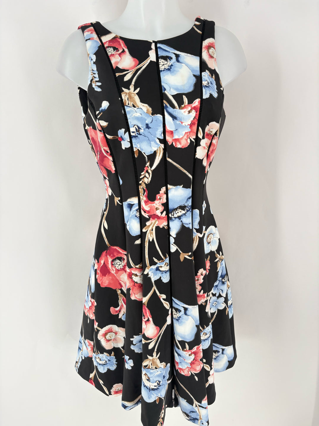 Size 8 White House Black Market Black Print Vest