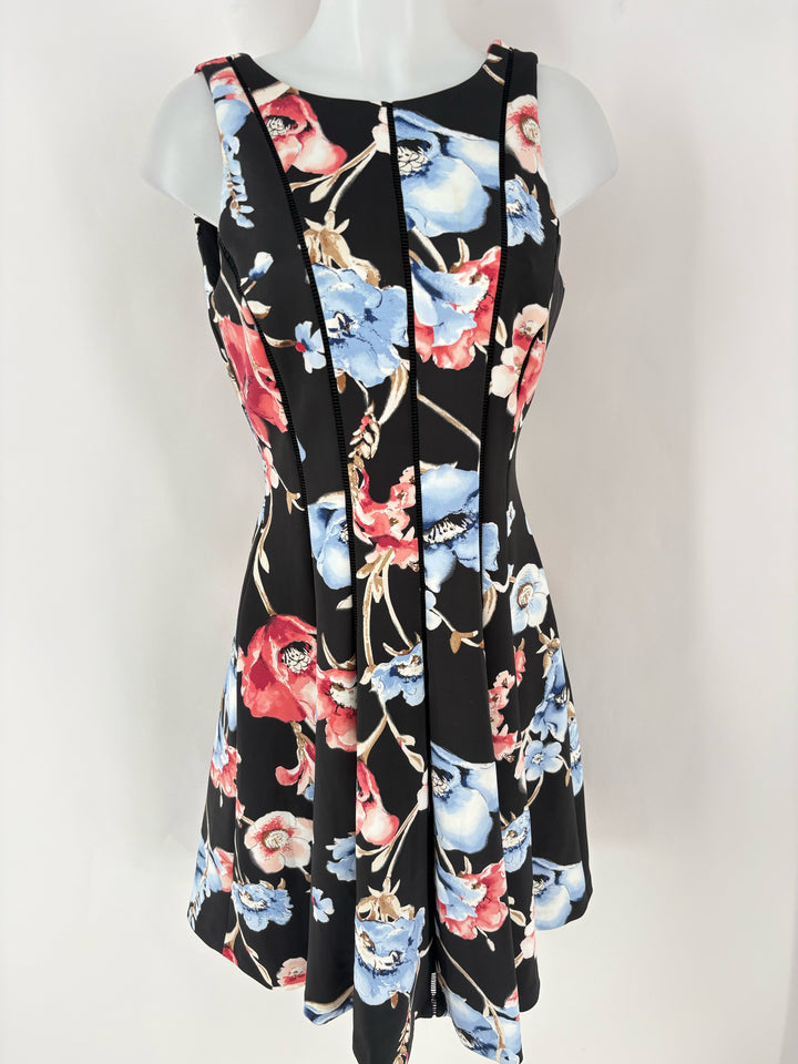 Size 8 White House Black Market Black Print Vest