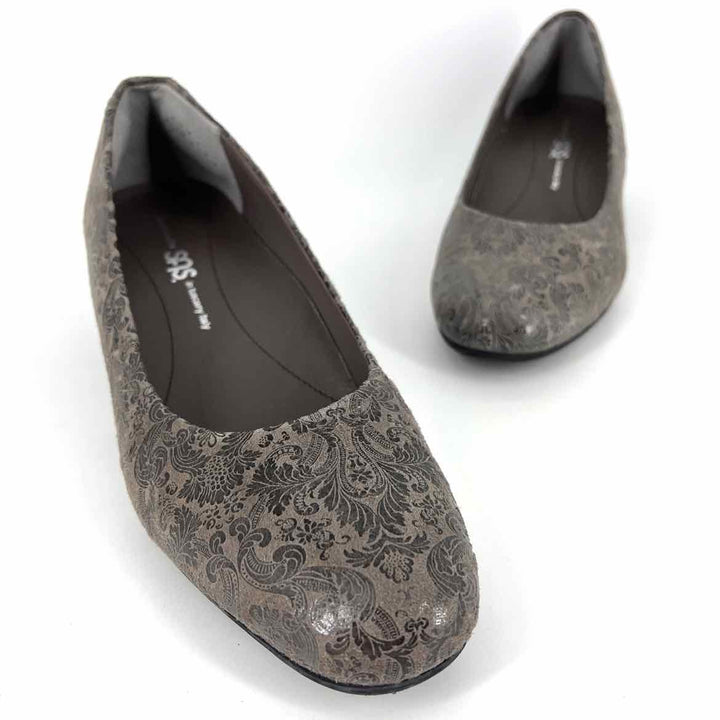 Shoe Size 9.5 SAS Gray Leather Pumps