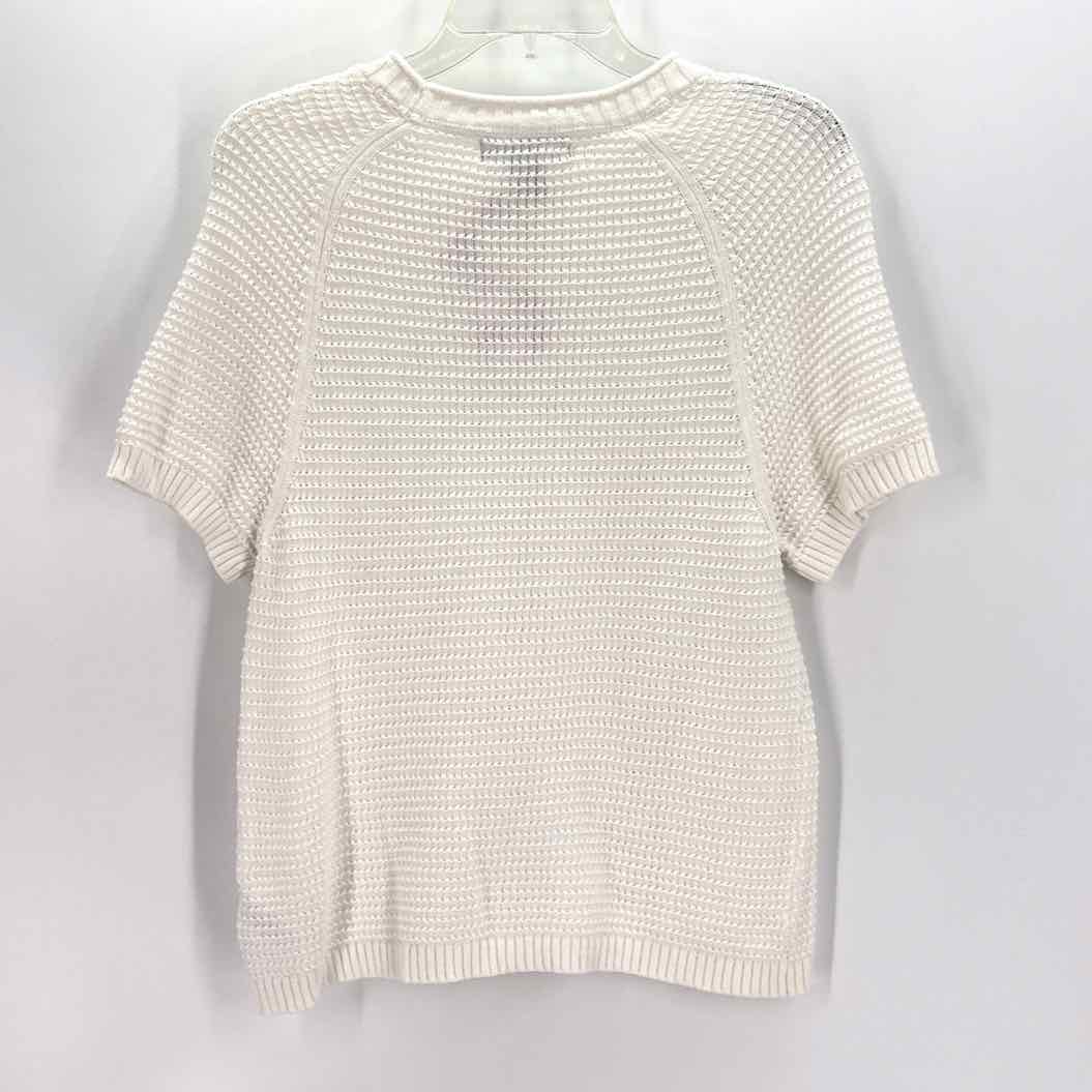 Size M TAHARI White Sweater