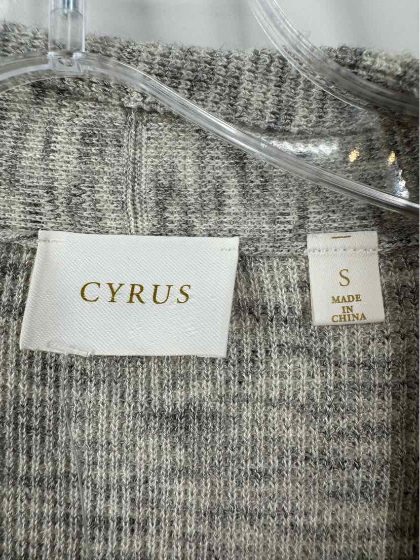 Size S CYRUS Gray Sweater