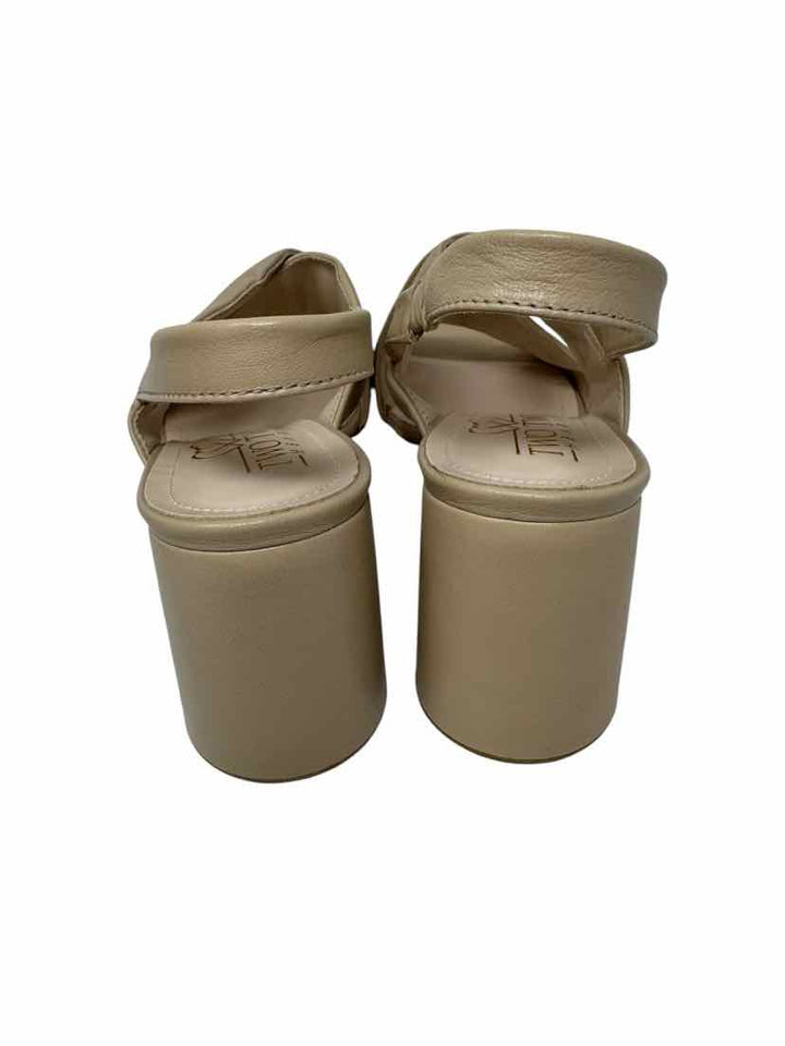 Shoe Size 39 Tan Sandals