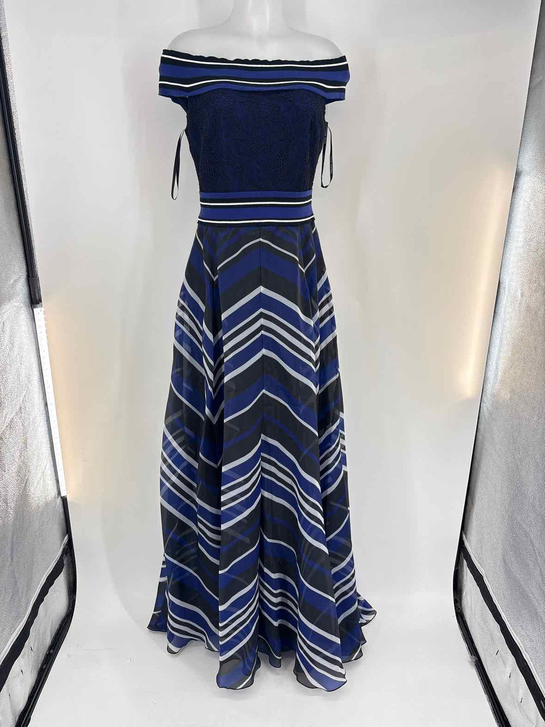 Size M TADASHI SHOJI Purple Print PROM