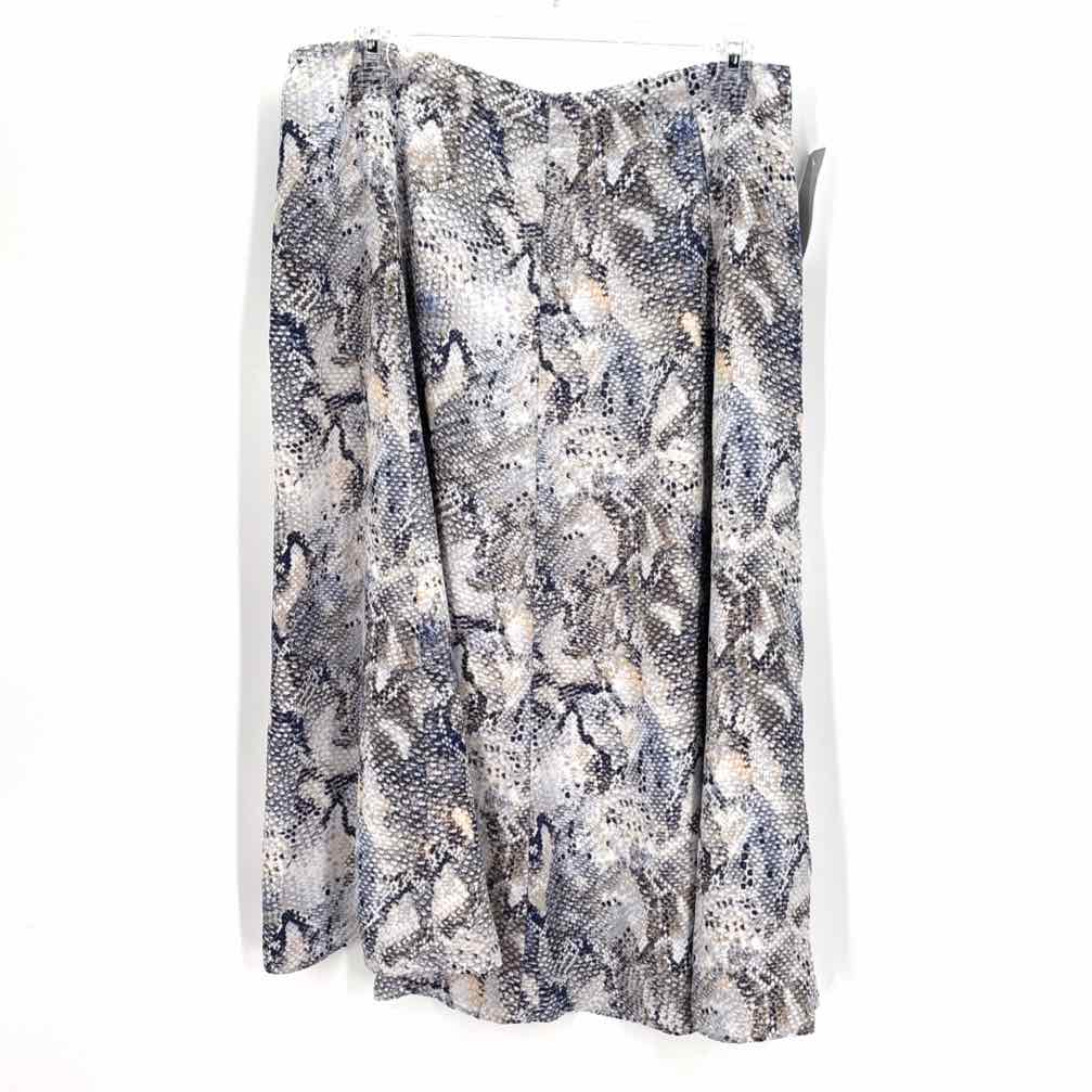 Size 10 White House Black Market White Print Skirt