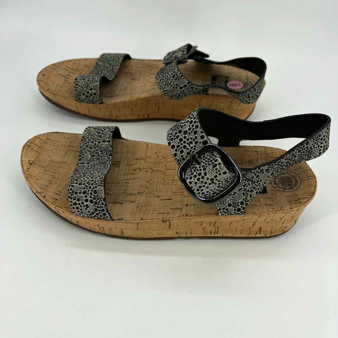 Shoe Size 9 FITFLOP Black Sandals