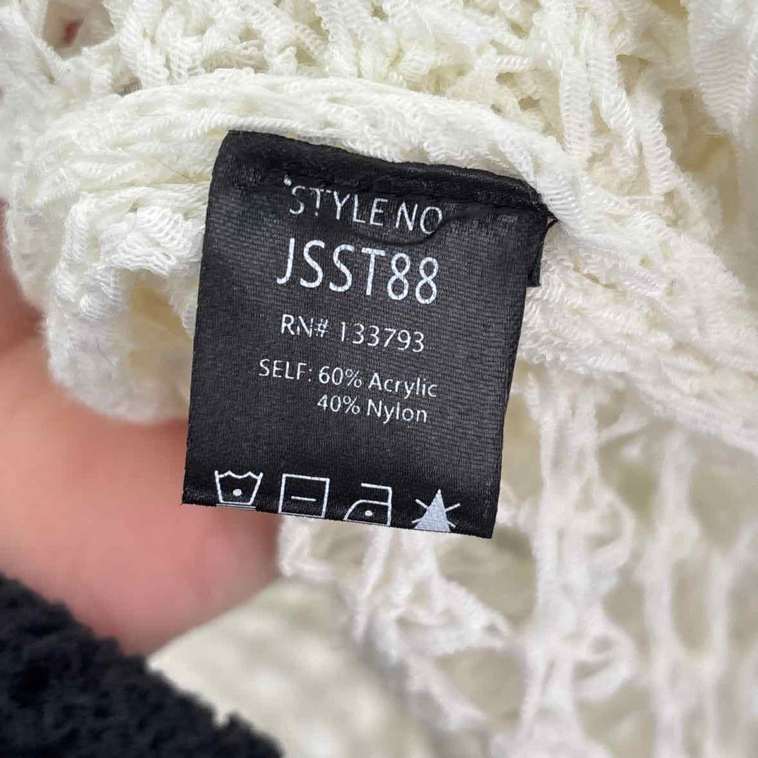 Size M pol Ivory Sweater