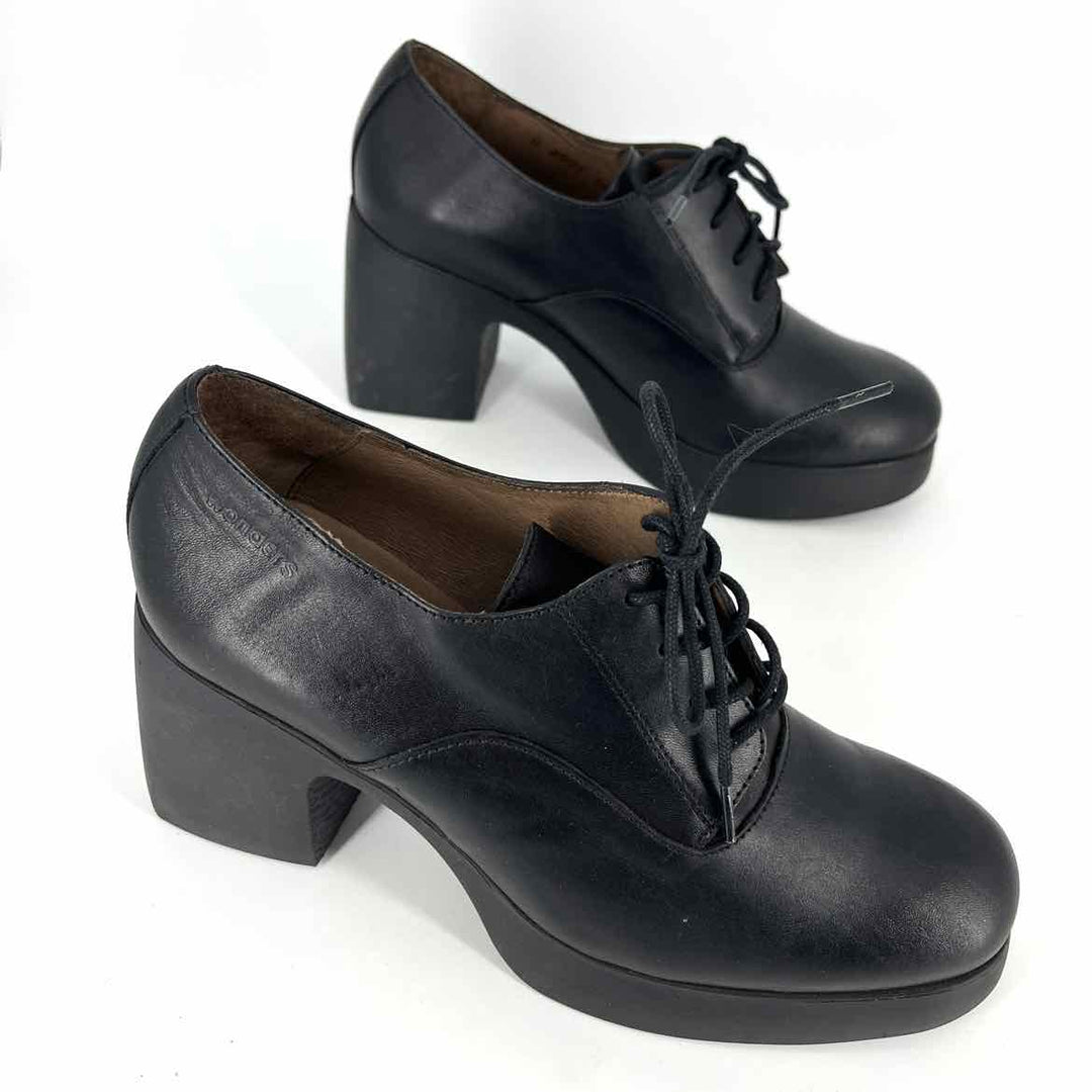 Shoe Size 39 Black Leather Pumps