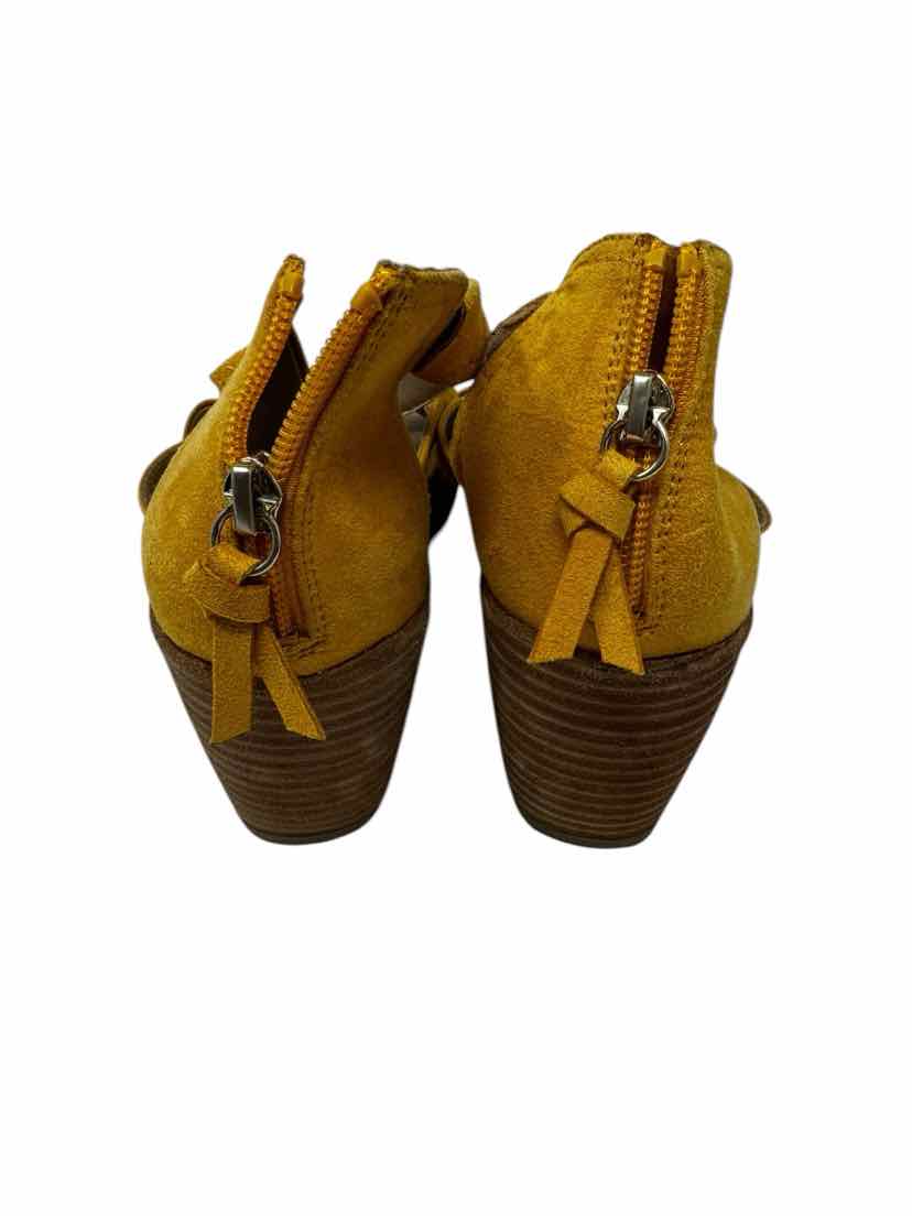 Shoe Size 9.5 dr scholls Yellow Sandals