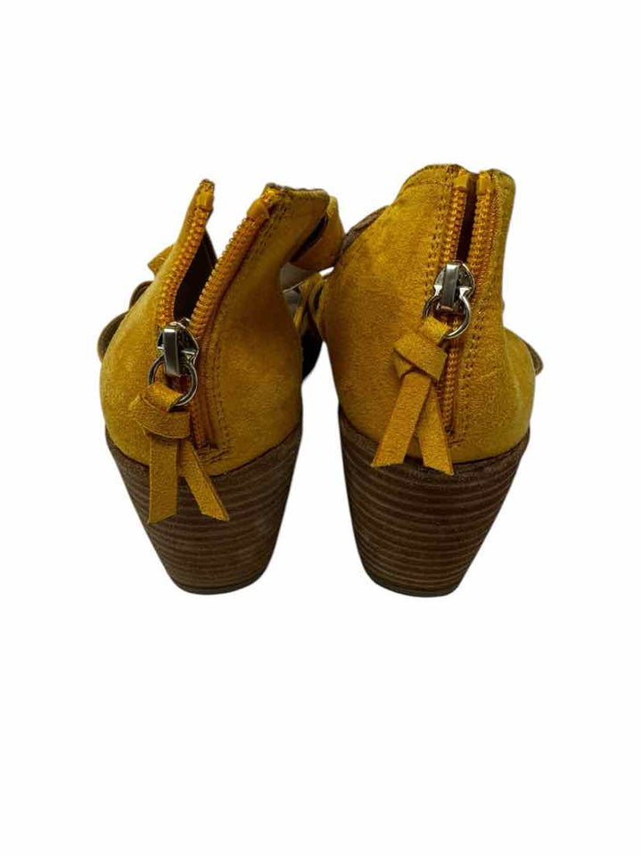 Shoe Size 9.5 dr scholls Yellow Sandals