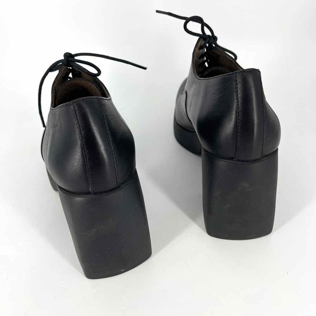 Shoe Size 39 Black Leather Pumps