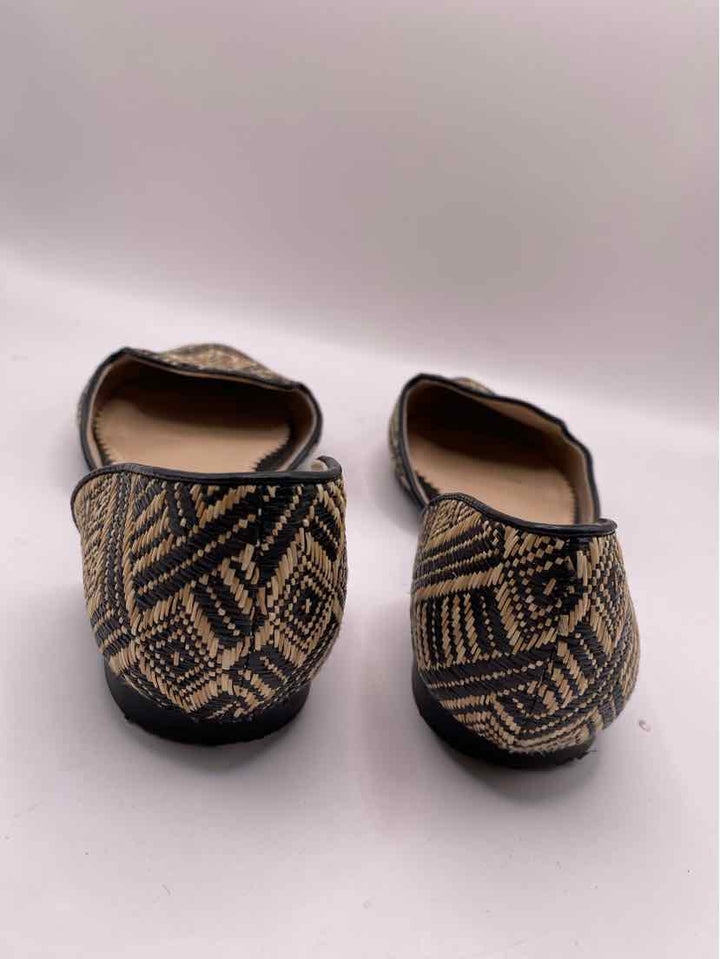 Shoe Size 8.5 ISSAC MIZRAHI TAN PRINT Flats