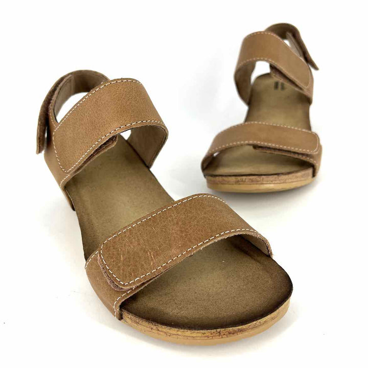 Shoe Size 7.5 CLARKS Tan Sandals