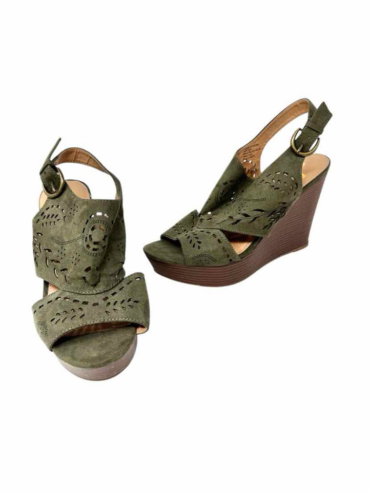 Shoe Size 8 REPORT Olive Suede Sandals