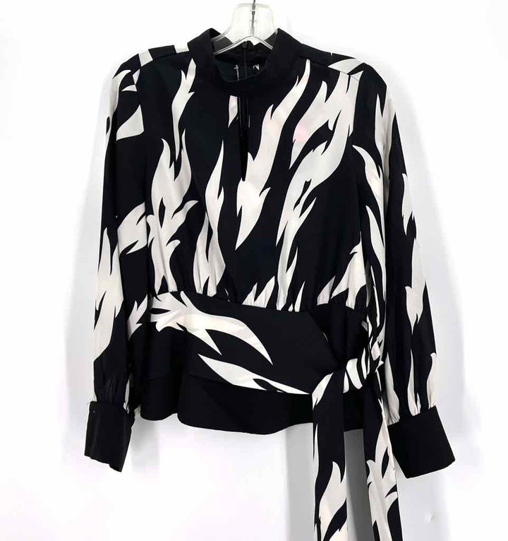 Size M GRACIA Black/White Shirt