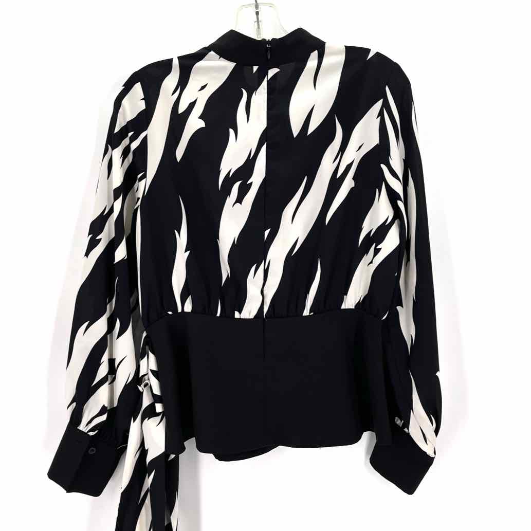 Size M GRACIA Black/White Shirt