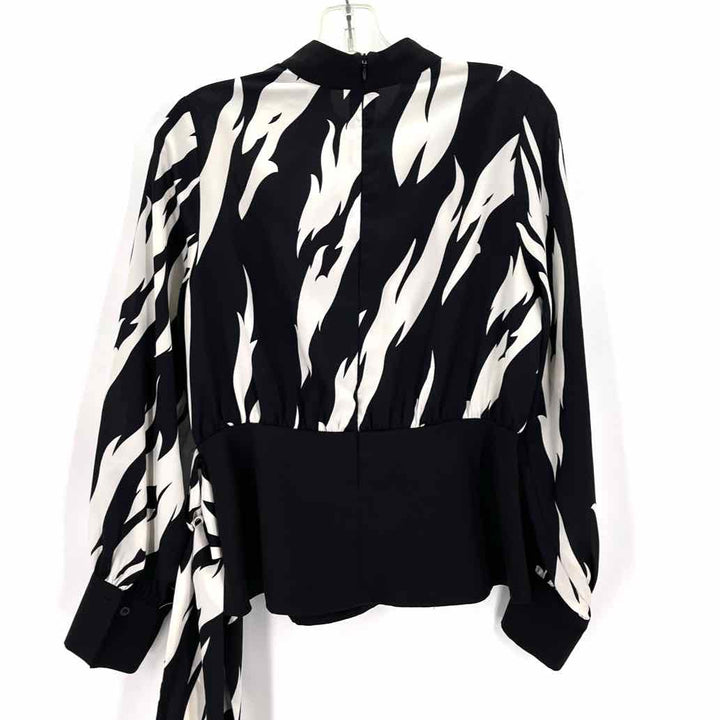 Size M GRACIA Black/White Shirt