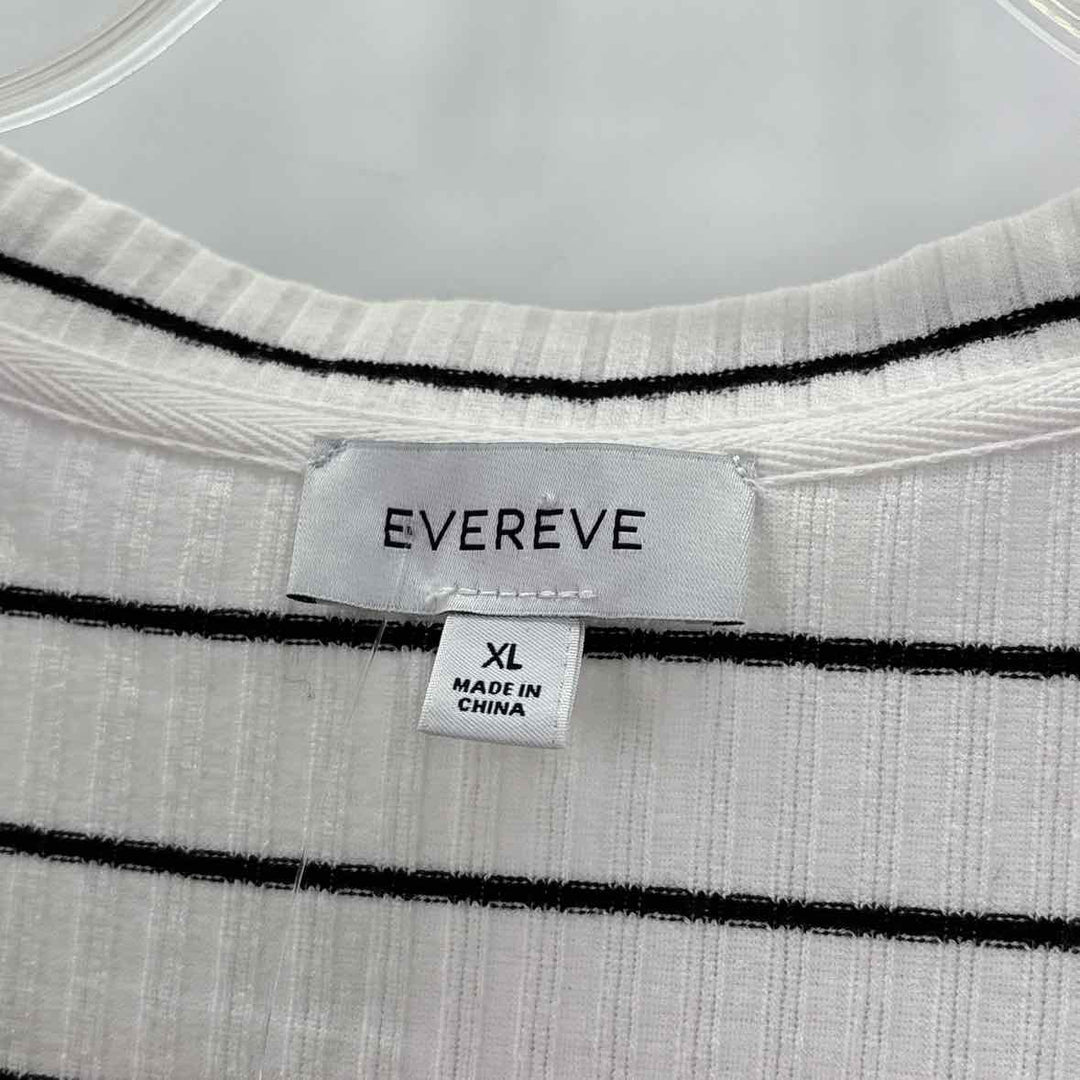 Size XL EVEREVE White Knit Shirt