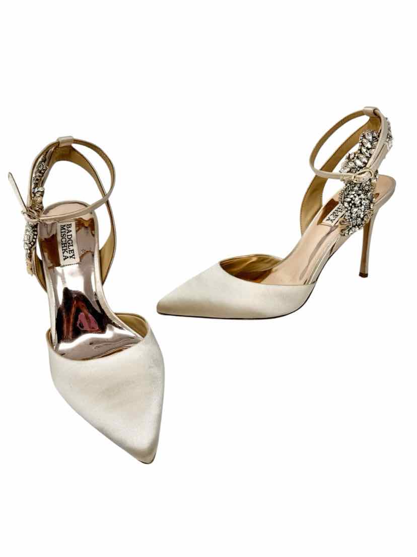 Shoe Size 8.5 Badgley Mischka Pink Pumps