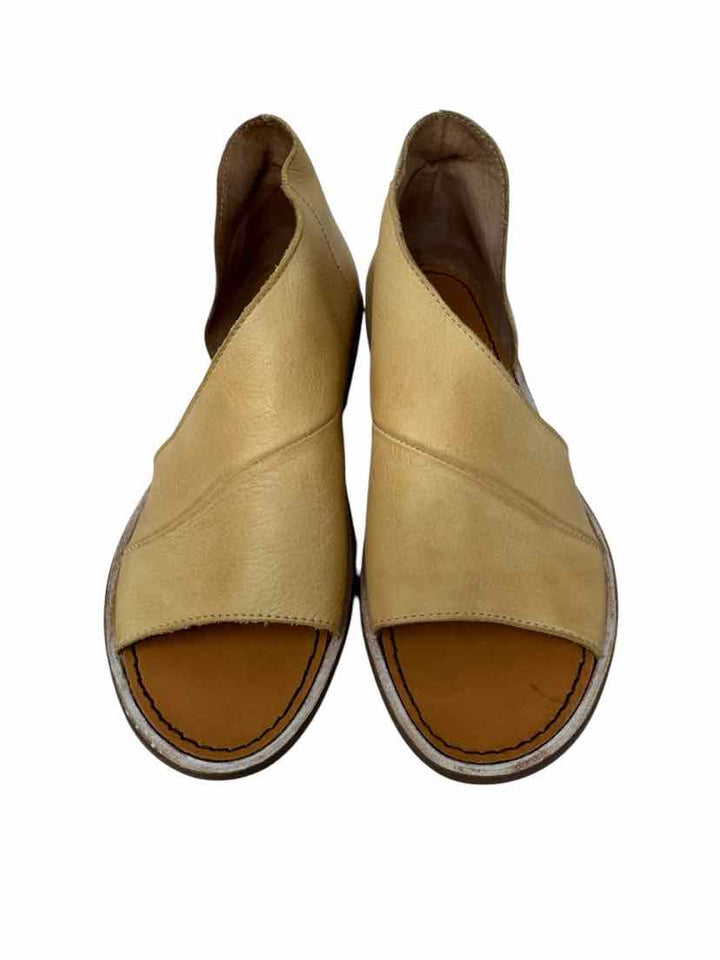 Shoe Size 36 FREE PEOPLE Tan Sandals