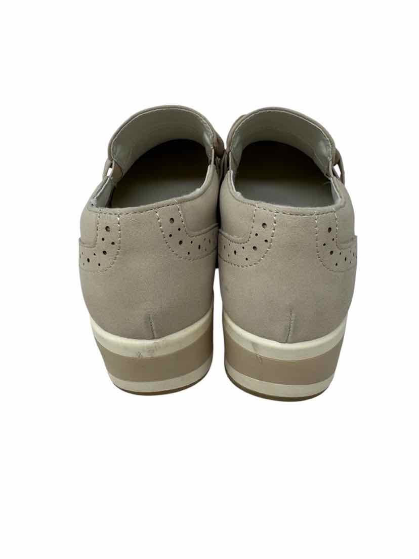 Shoe Size 8.5 Dolce Vita Tan Loafers