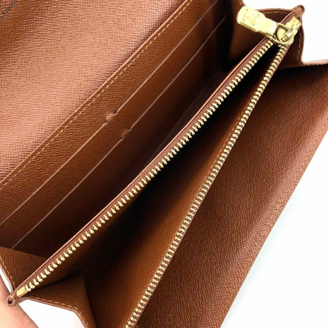 Louis Vuitton Luxury - Wallet