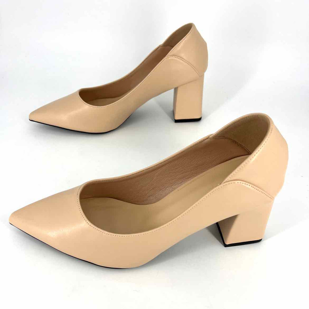 Shoe Size 38 Peach Faux Leather Pumps