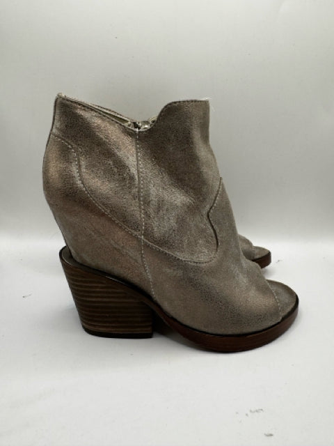 Shoe Size 6 Bronze Leather Pumps