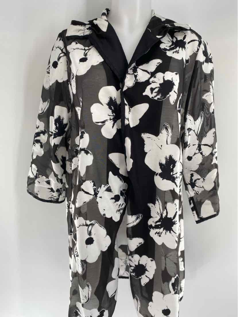 Size M CAROLINE ROSE Black Shirt