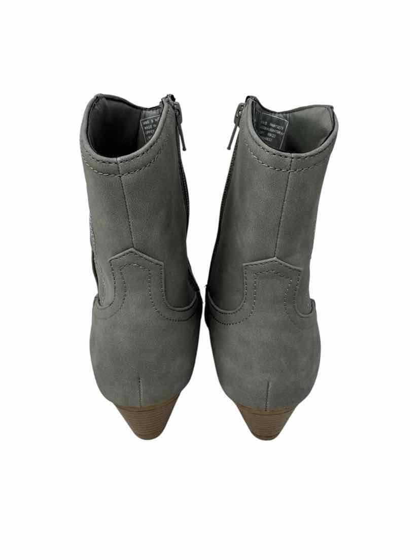 Shoe Size 9 SONOMA Gray Boots