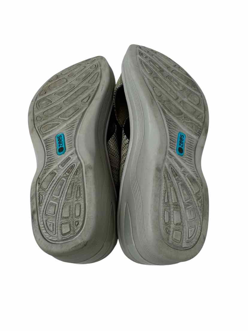Shoe Size 9 Gray Sandals