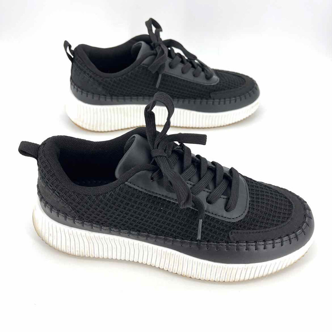 Shoe Size 8.5 Black Knit Sneakers