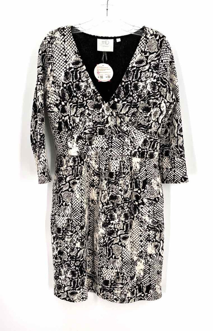 Size M HD Black Print Dress