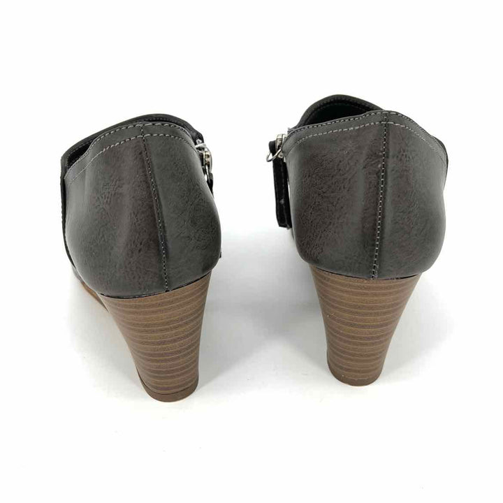 Shoe Size 6 Gray Faux Leather Wedge