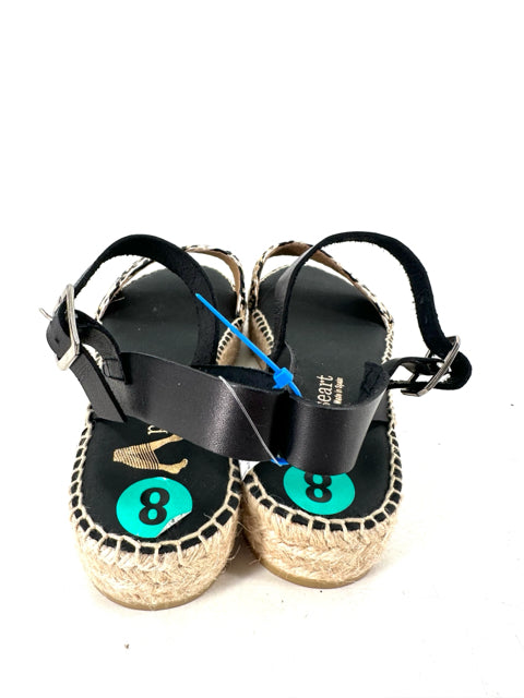 Shoe Size 8 Black Print Sandals