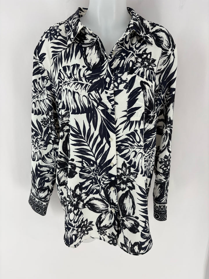 Size M ALEX MARIE Navy Print Shirt