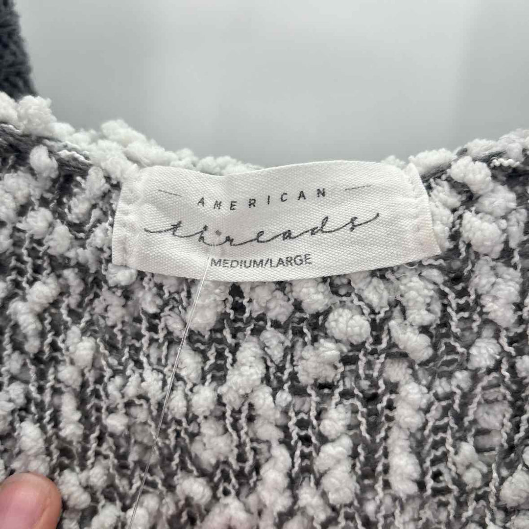 Size M/L AMERICAN THREADS White Sweater