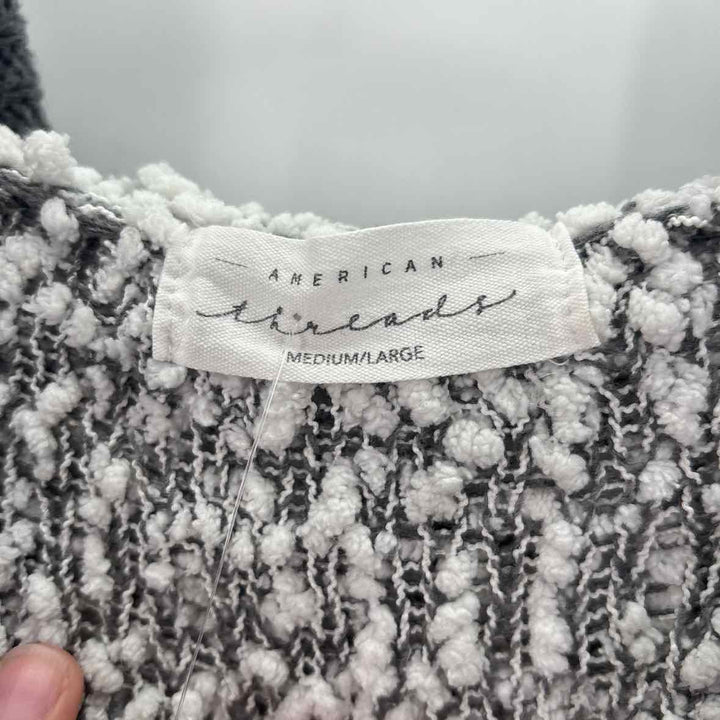 Size M/L AMERICAN THREADS White Sweater