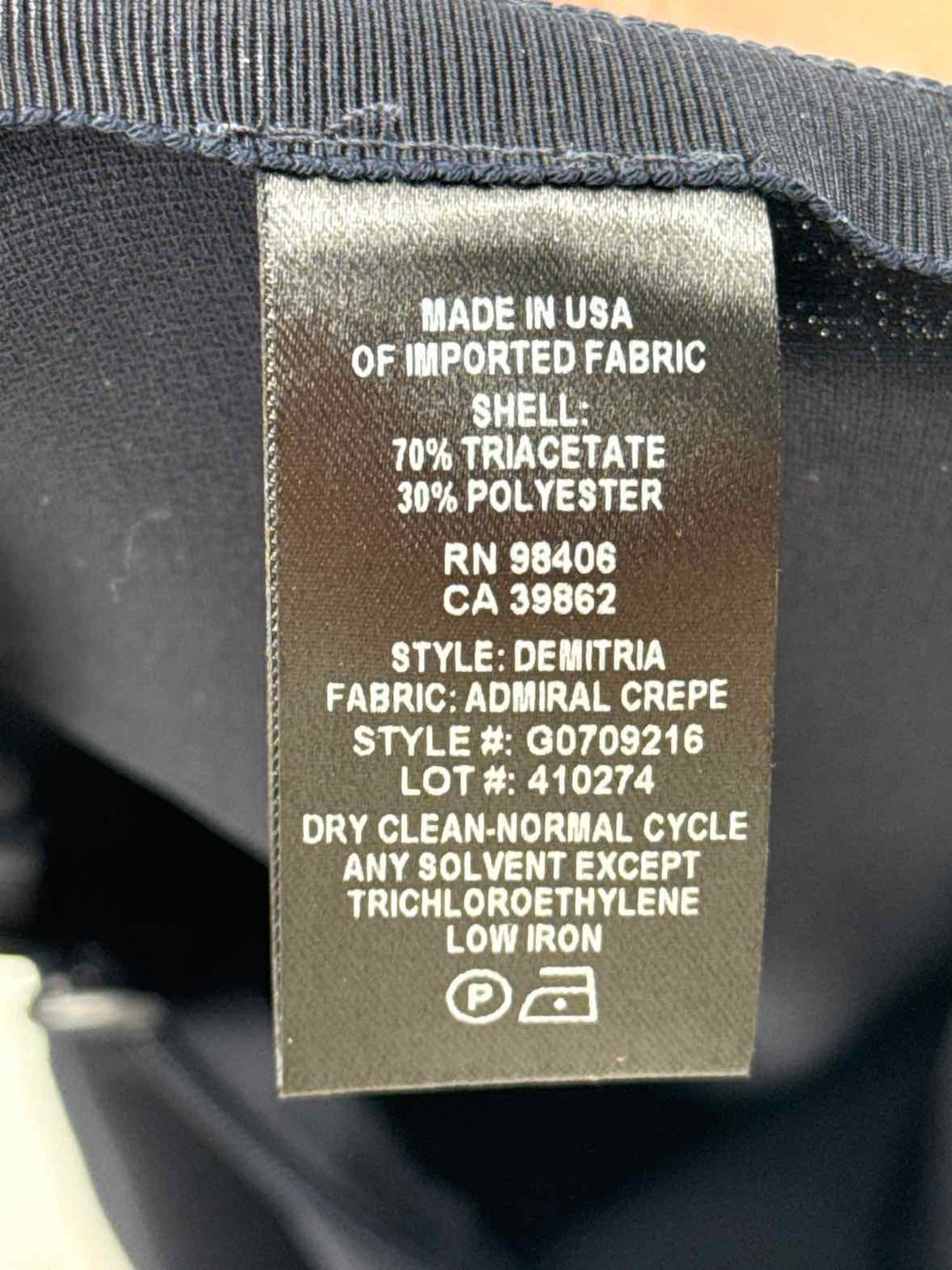 Size 6 THEORY Navy Luxury - Pants
