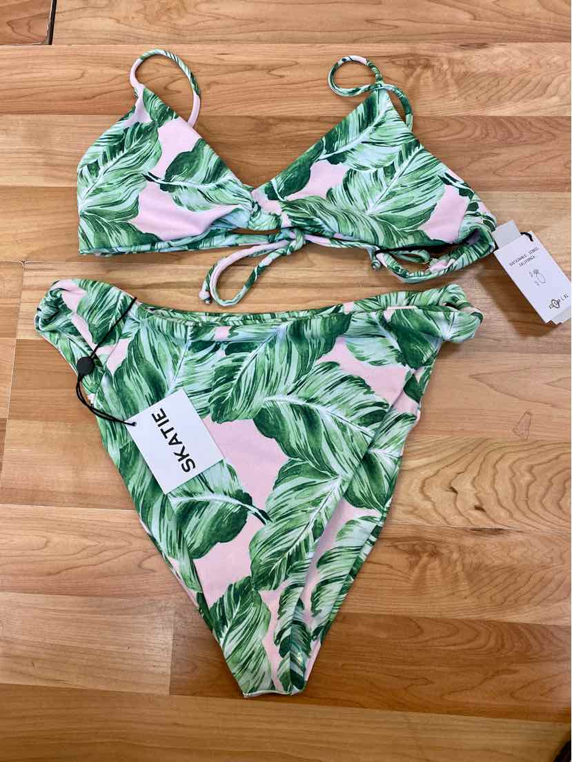 Size M White Print Swimsuit