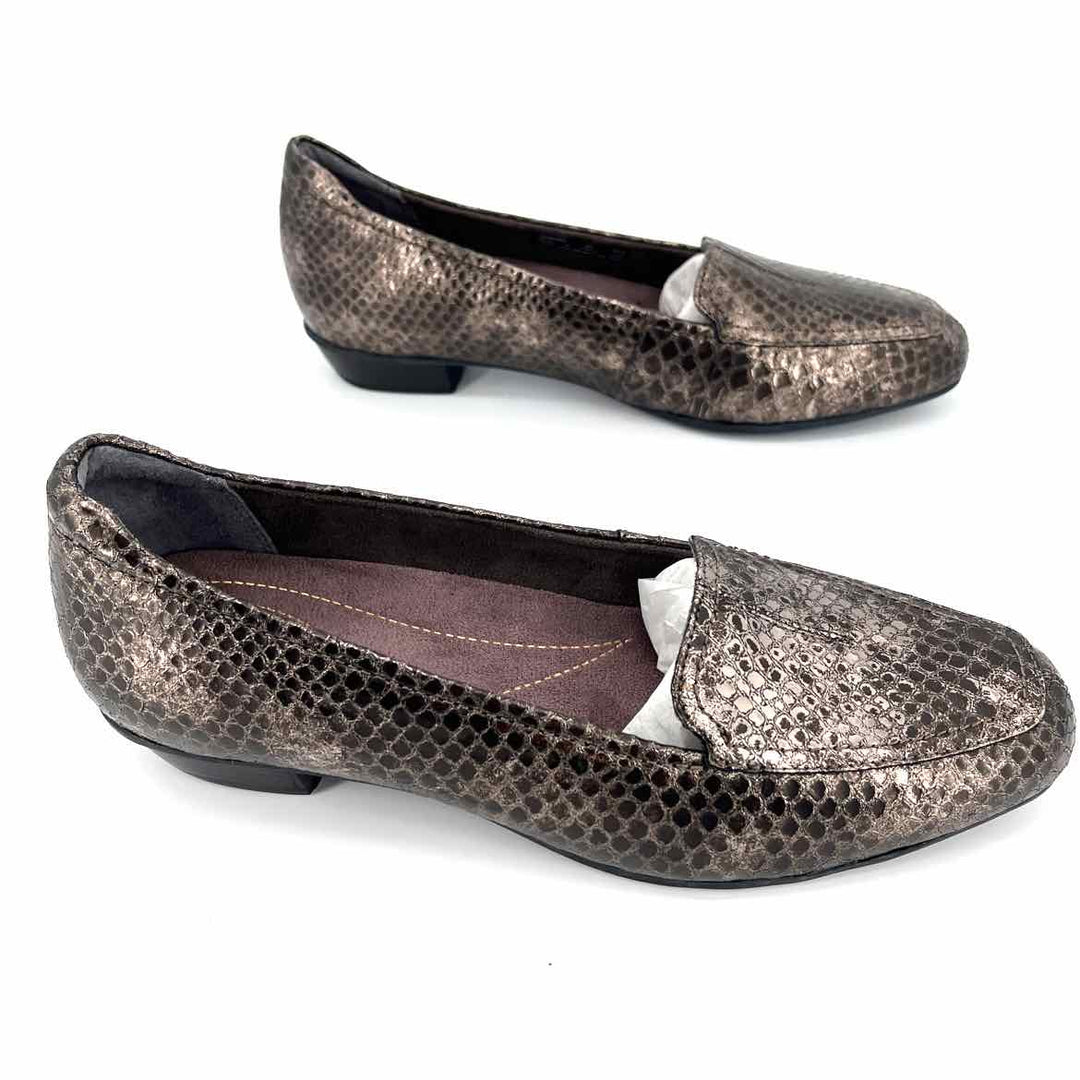 Shoe Size 8 CLARKS Bronze Leather Loafers