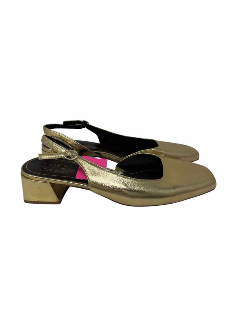 Shoe Size 9.5 Naturalizer Gold Leather Pumps