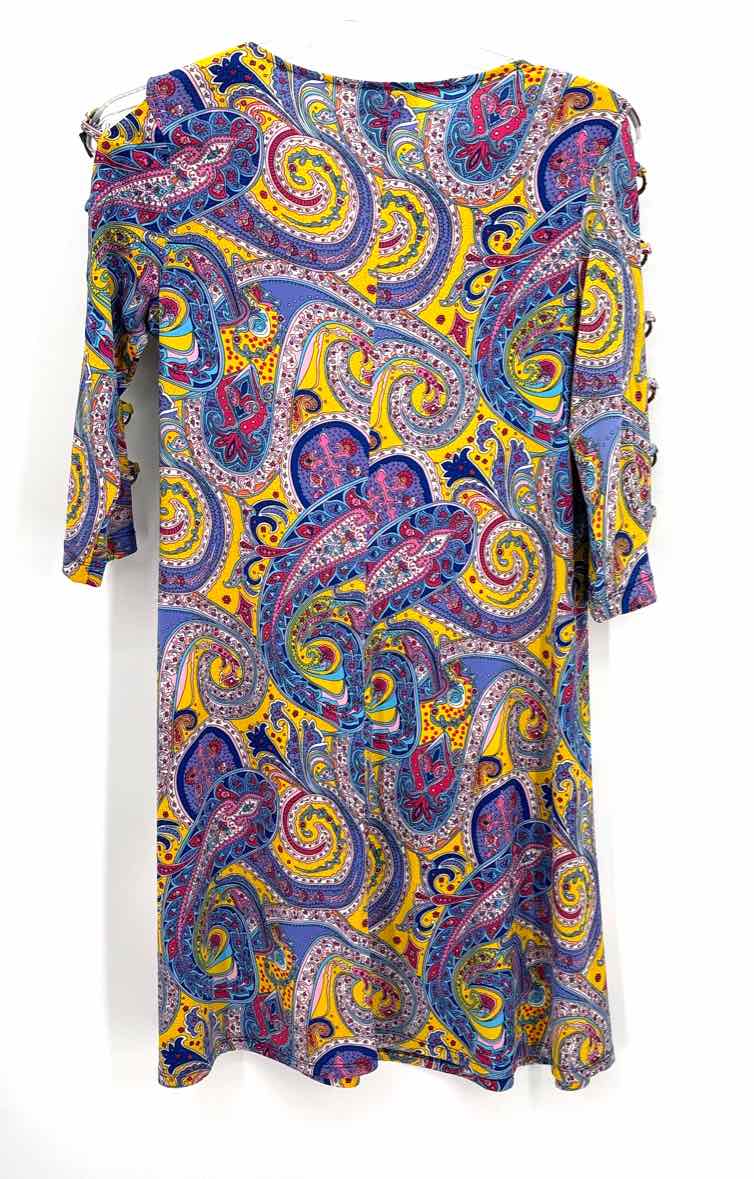 Size M Multi-Color Shirt