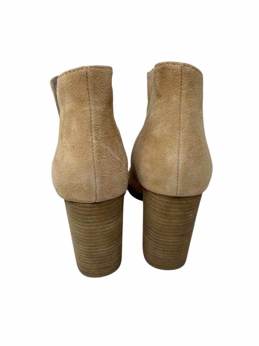 Shoe Size 7.5 Beige Boots
