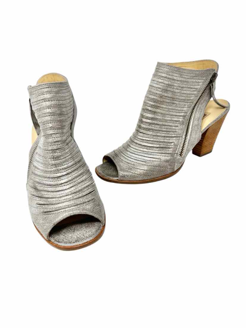 Shoe Size 7 PAUL GREEN Silver Leather Pumps