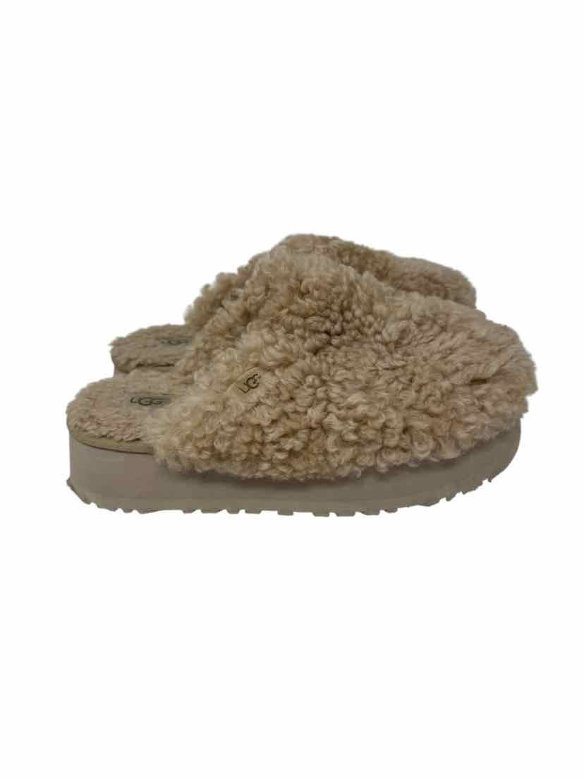 Shoe Size 8 Ugg Tan Slippers