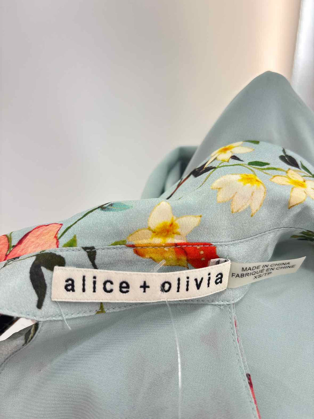 Size XS Alice + Olivia Green Print Shirt