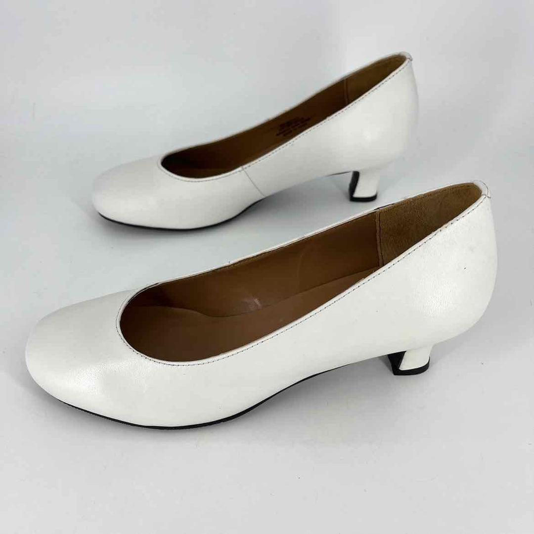 Shoe Size 9.5 White Leather Pumps
