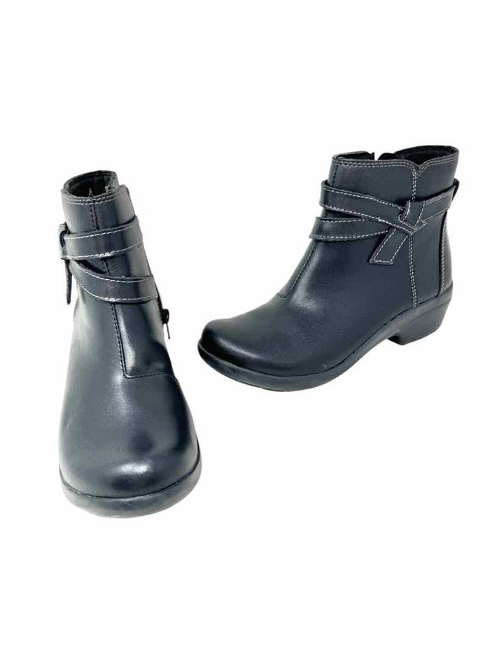 Shoe Size 8.5 CLARKS Black Leather Boots