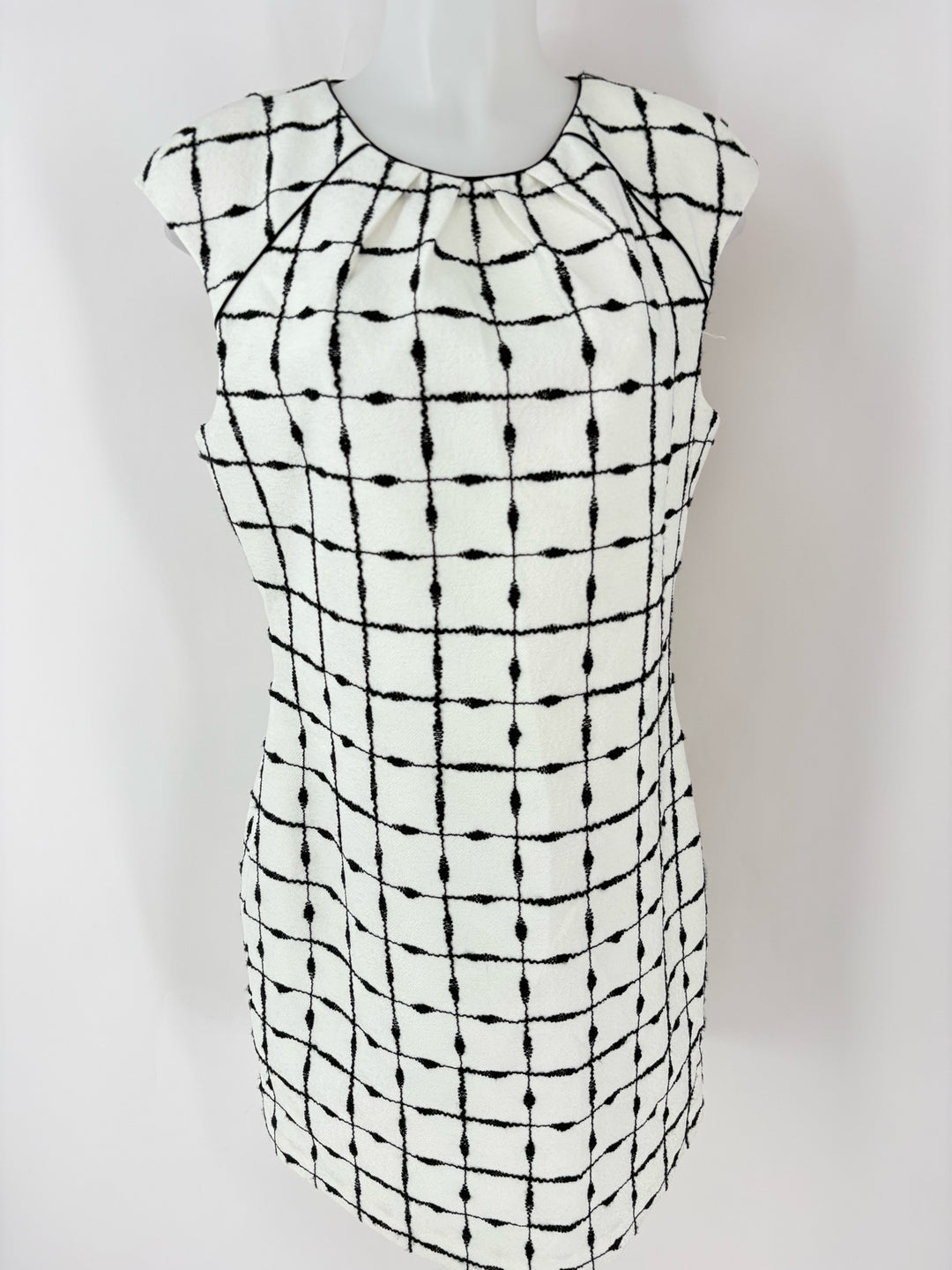 Size 14 Badgley Mischka Black/White Dress