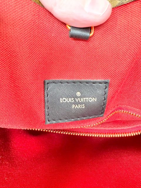 Louis Vuitton Luxury - Purse